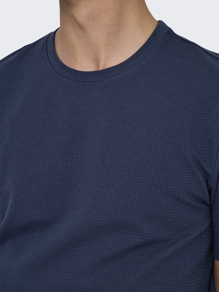 ONSKIAN LIFE REG SEERSUCKER SS TEE - Naval Academy