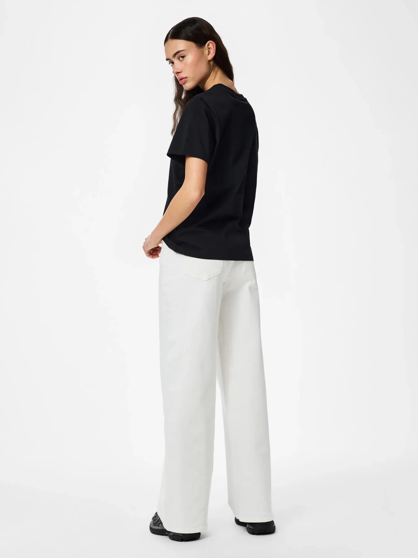 PCRIA SS SOLID TEE - Black