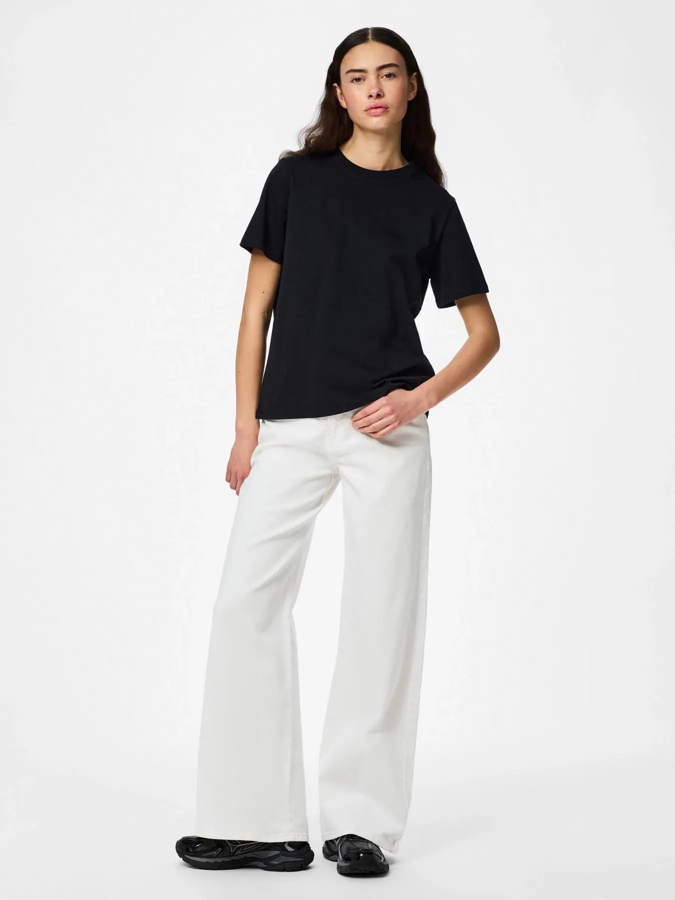PCRIA SS SOLID TEE - Black