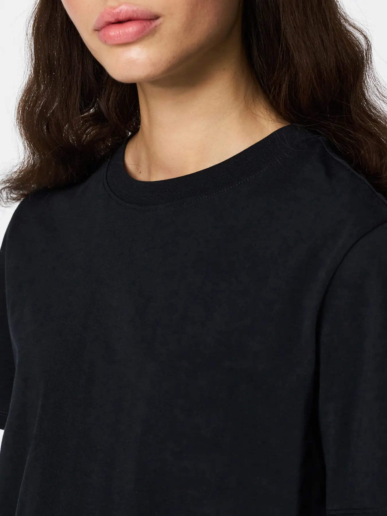 PCRIA SS SOLID TEE - Black