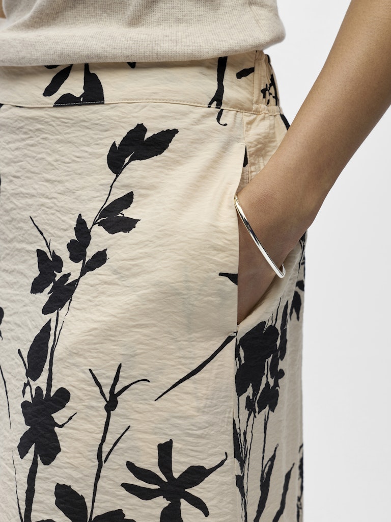 OBJJACIRA MW SKIRT - Sandshell/Black Flower