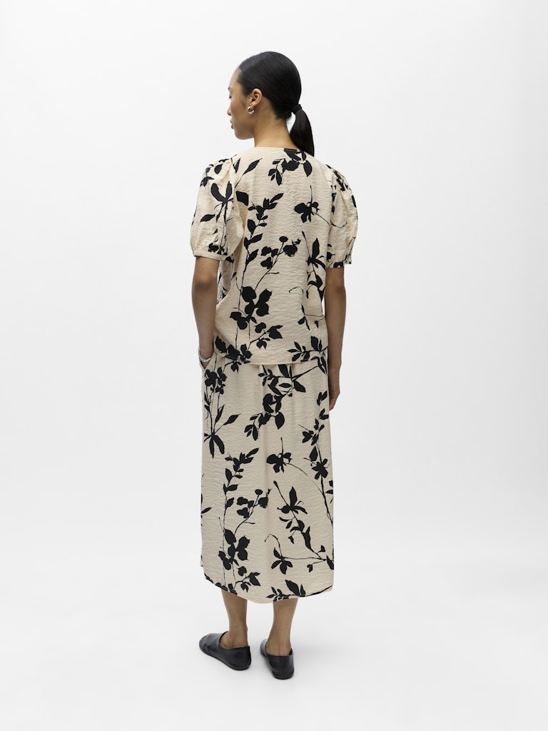 OBJJACIRA S/S V-NECK TOP - Sandshell/Black Flower