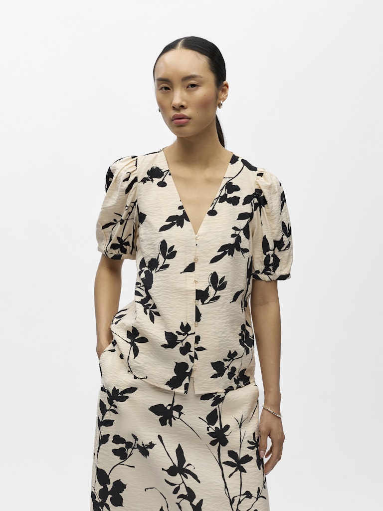 OBJJACIRA S/S V-NECK TOP - Sandshell/Black Flower
