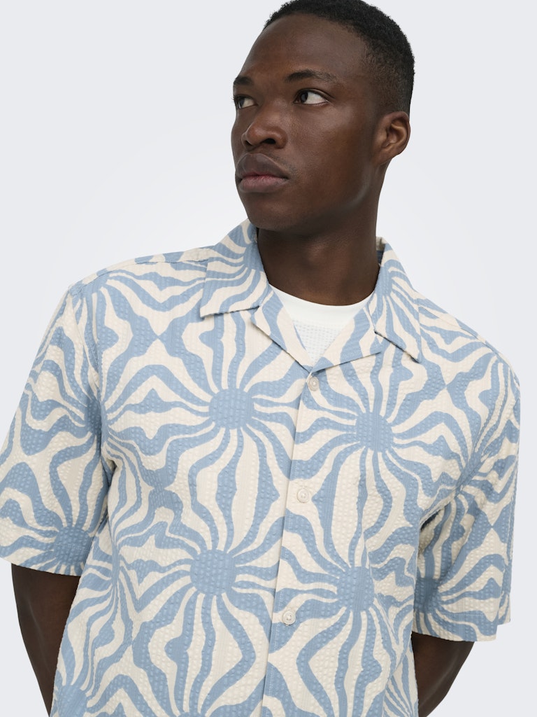 ONSCRUZ RLX SEERSUCKER RESORT SS SHIRT - Dusty Blue/AOP Antigue White