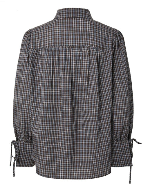 PCJUNA LS PLEATED DETAIL SHIRT - Cashmere Blue/Checks Hot Fudge