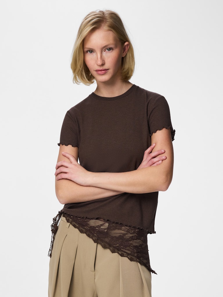 PCNICCA SS O-NECK TOP - Hot Fudge