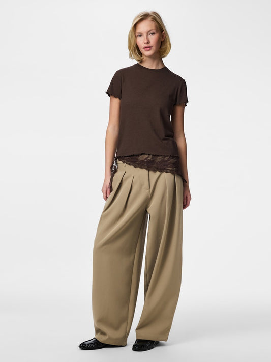 PCNICCA SS O-NECK TOP - Hot Fudge