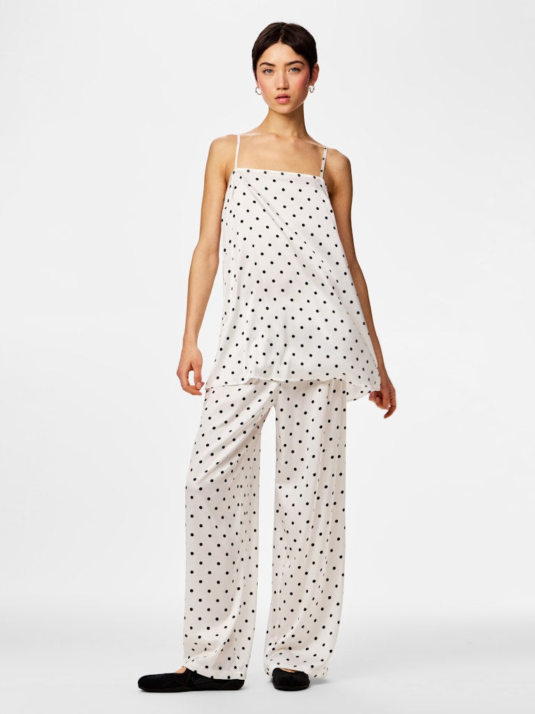 PCJYTTA STRAP SATIN TOP - Cloud Dancer/Black Dots