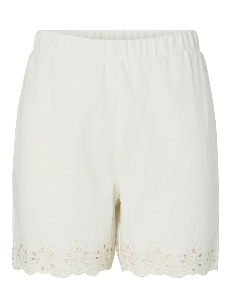 PCCHILLI SUMMER HW BRODERI SHORTS - Cloud Dancer