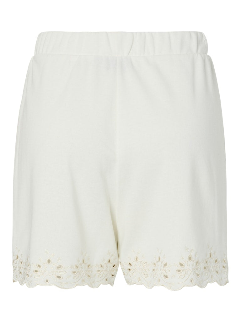PCCHILLI SUMMER HW BRODERI SHORTS - Cloud Dancer