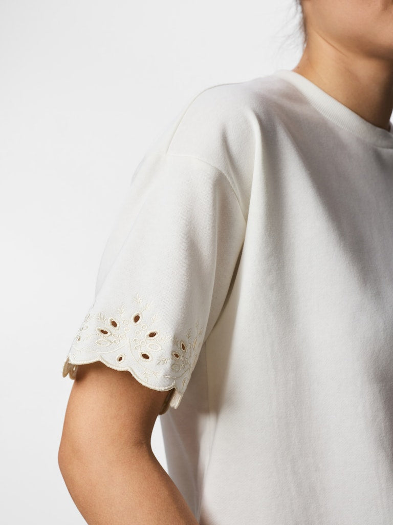 PCCHILLI SUMMER SS BRODERI TEE - Cloud Dancer