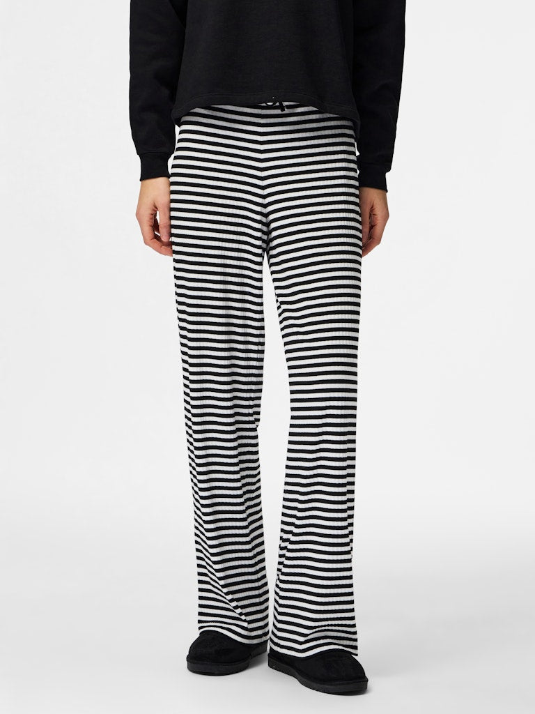 PCLAYA MW WIDE PANTS JRS - Black/Bright White
